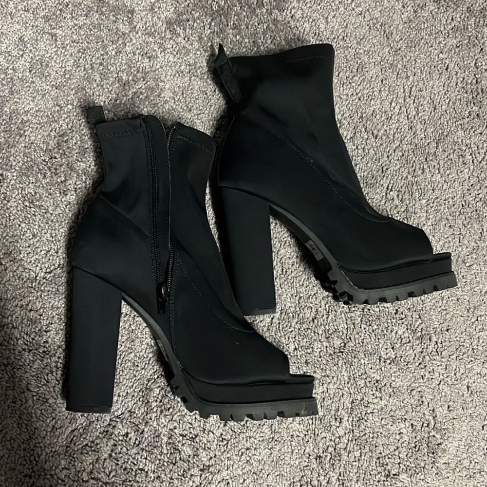 Elegant Black Ankle Boots